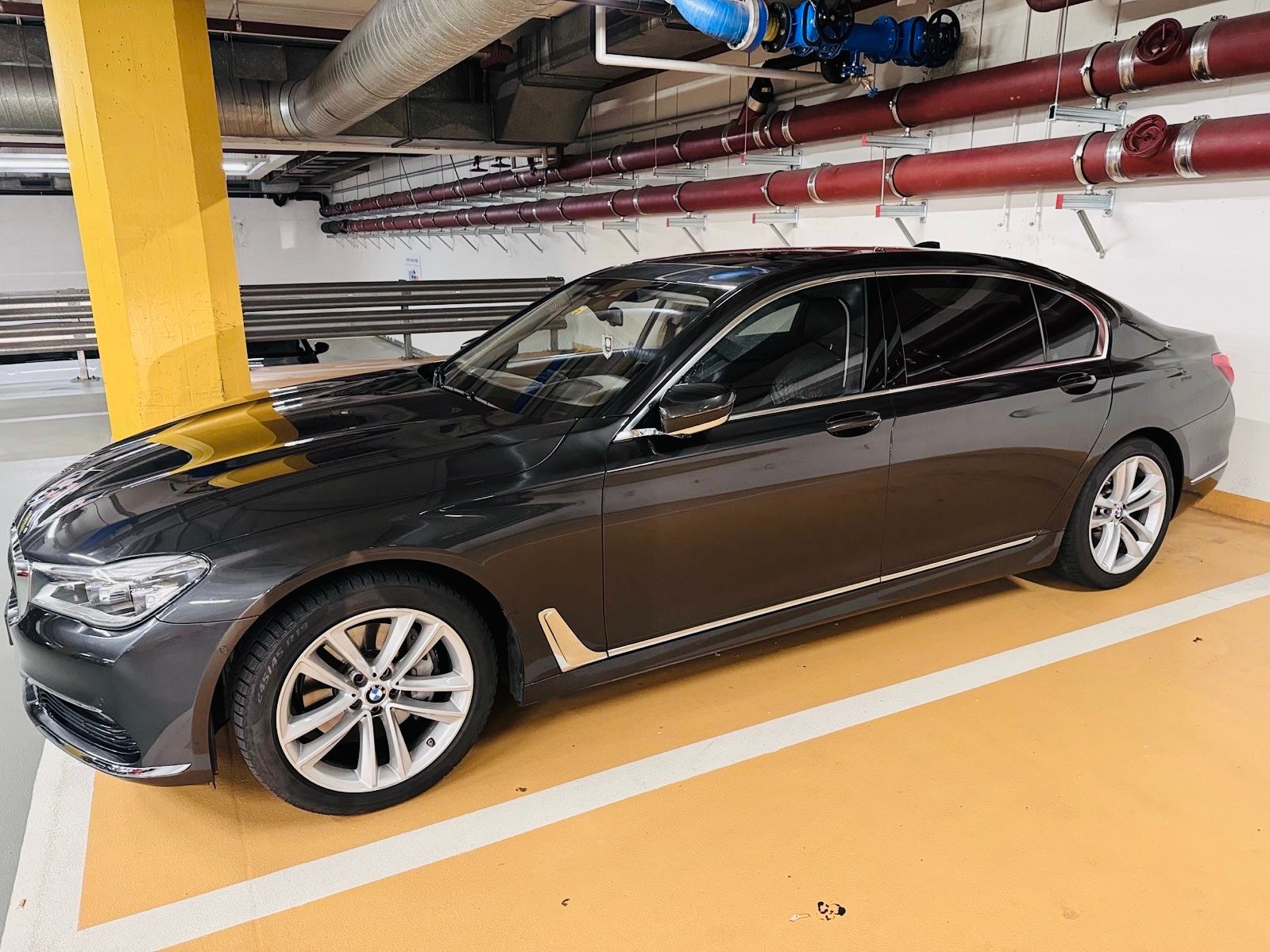 BMW 730Ld xDrive Steptronic-showroom-element-1