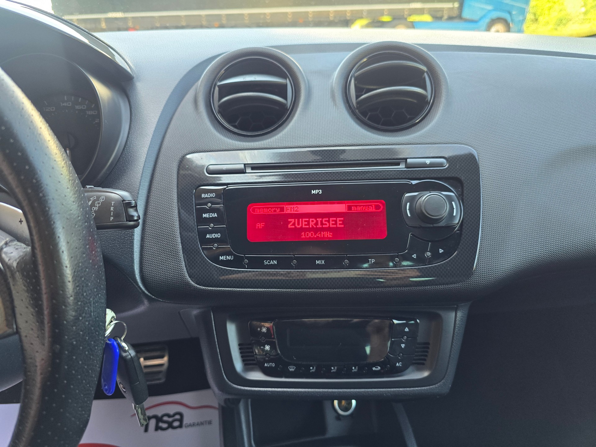 SEAT Ibiza SC 1.4 TSI Cupra DSG-image-17