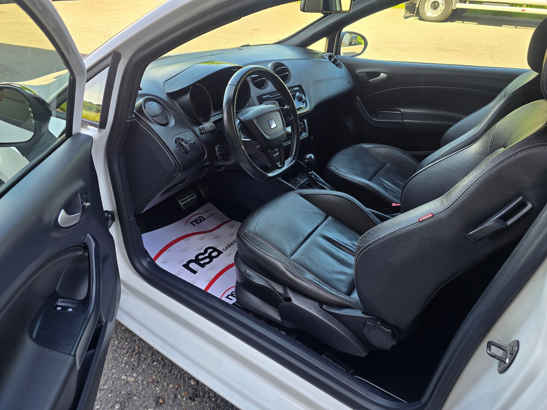 SEAT Ibiza SC 1.4 TSI Cupra DSG-image-9