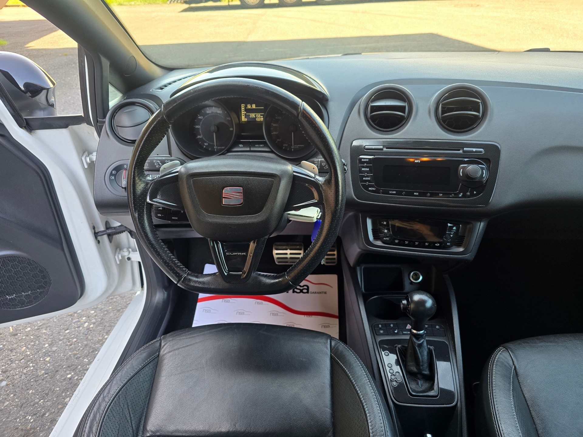 SEAT Ibiza SC 1.4 TSI Cupra DSG-image-12