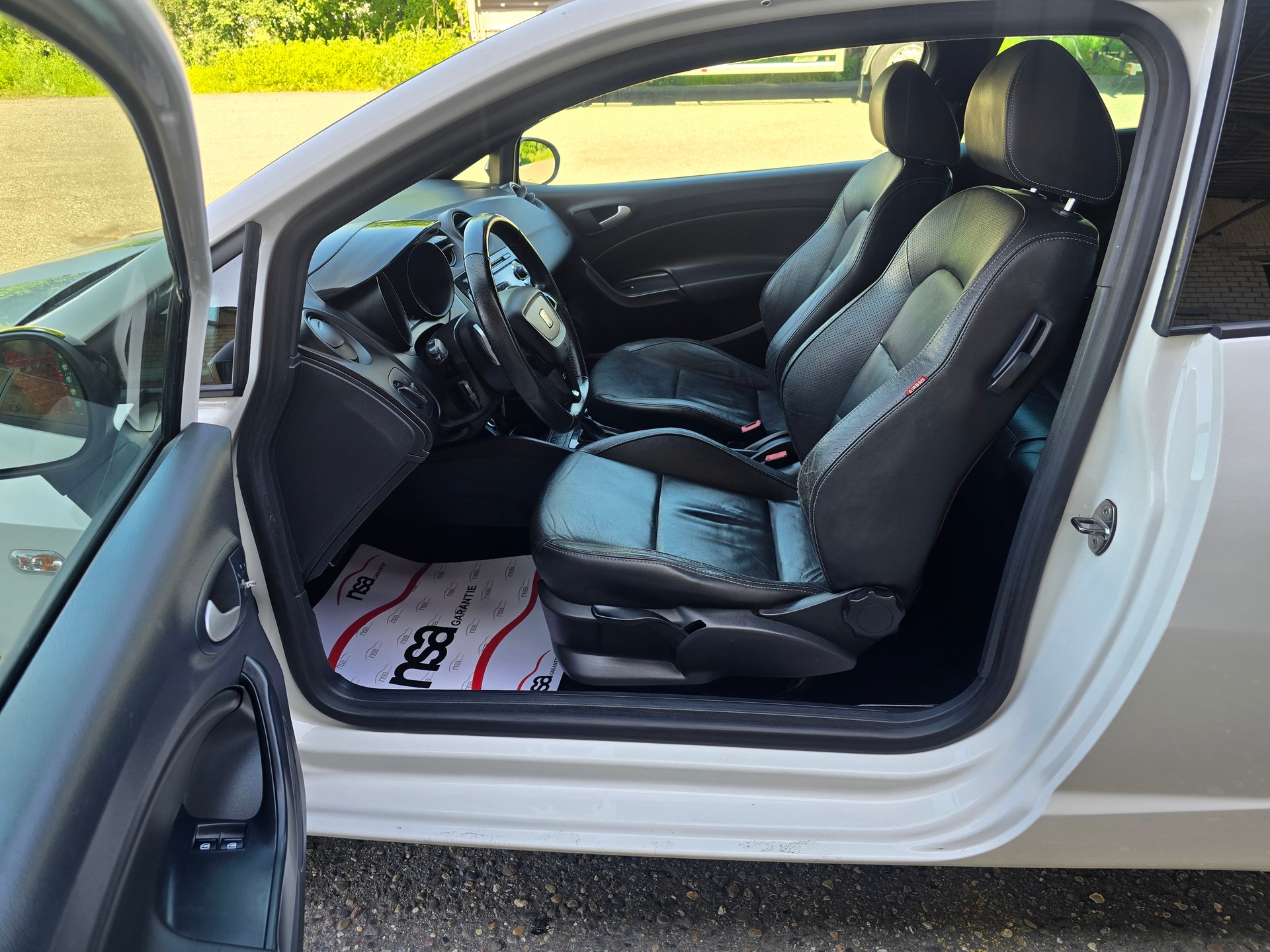 SEAT Ibiza SC 1.4 TSI Cupra DSG-image-8