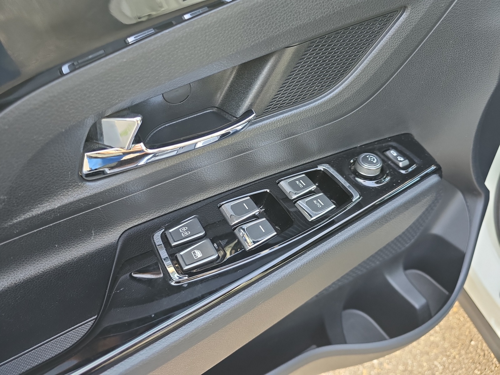 KGM-SsangYong Korando 1.5 T GDI Sapphire 4WD Automat-image-12