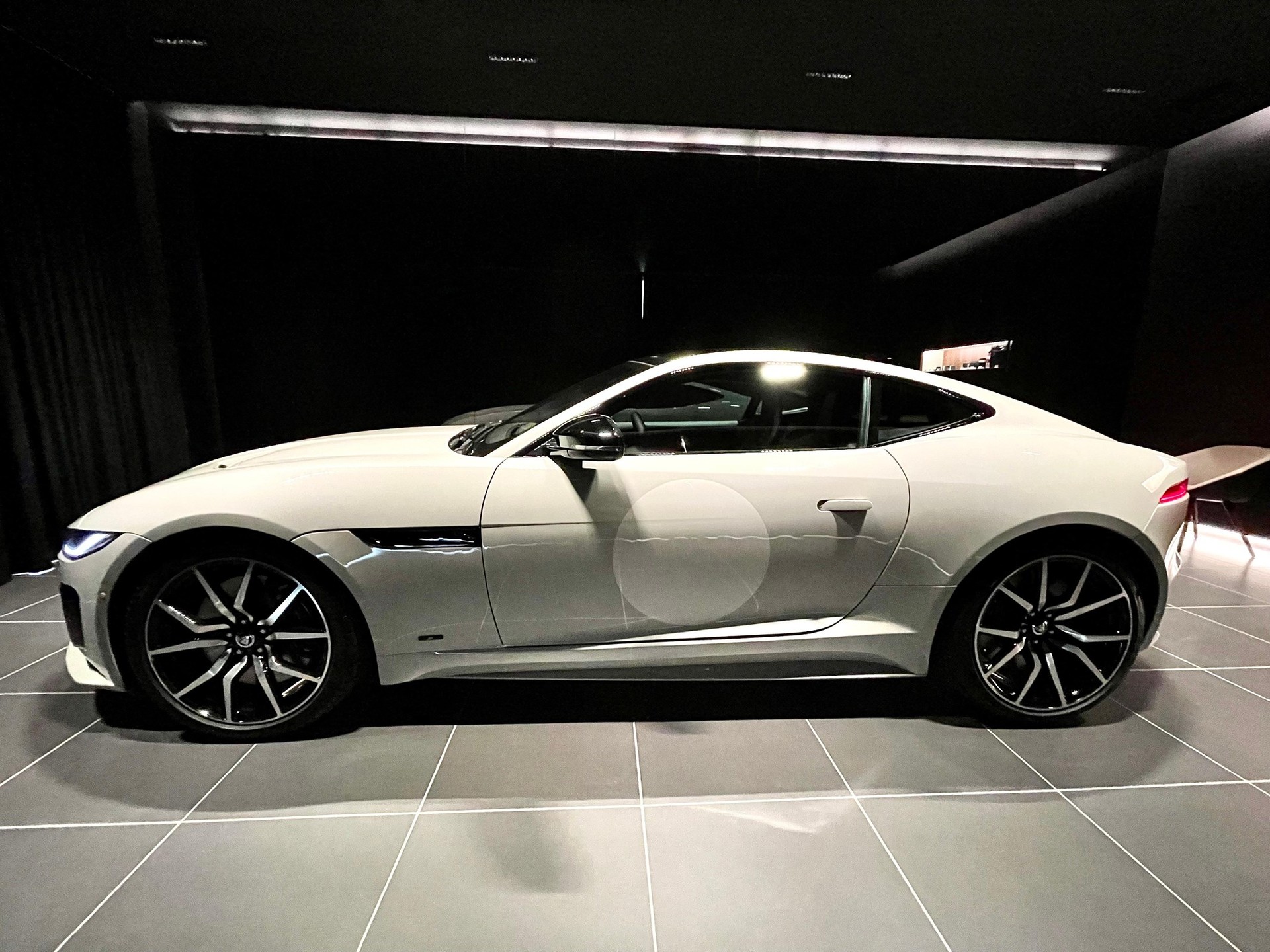 JAGUAR F-Type Coupé 5.0 V8 ZP Edition AWD // 1 of 150-showroom-element-2