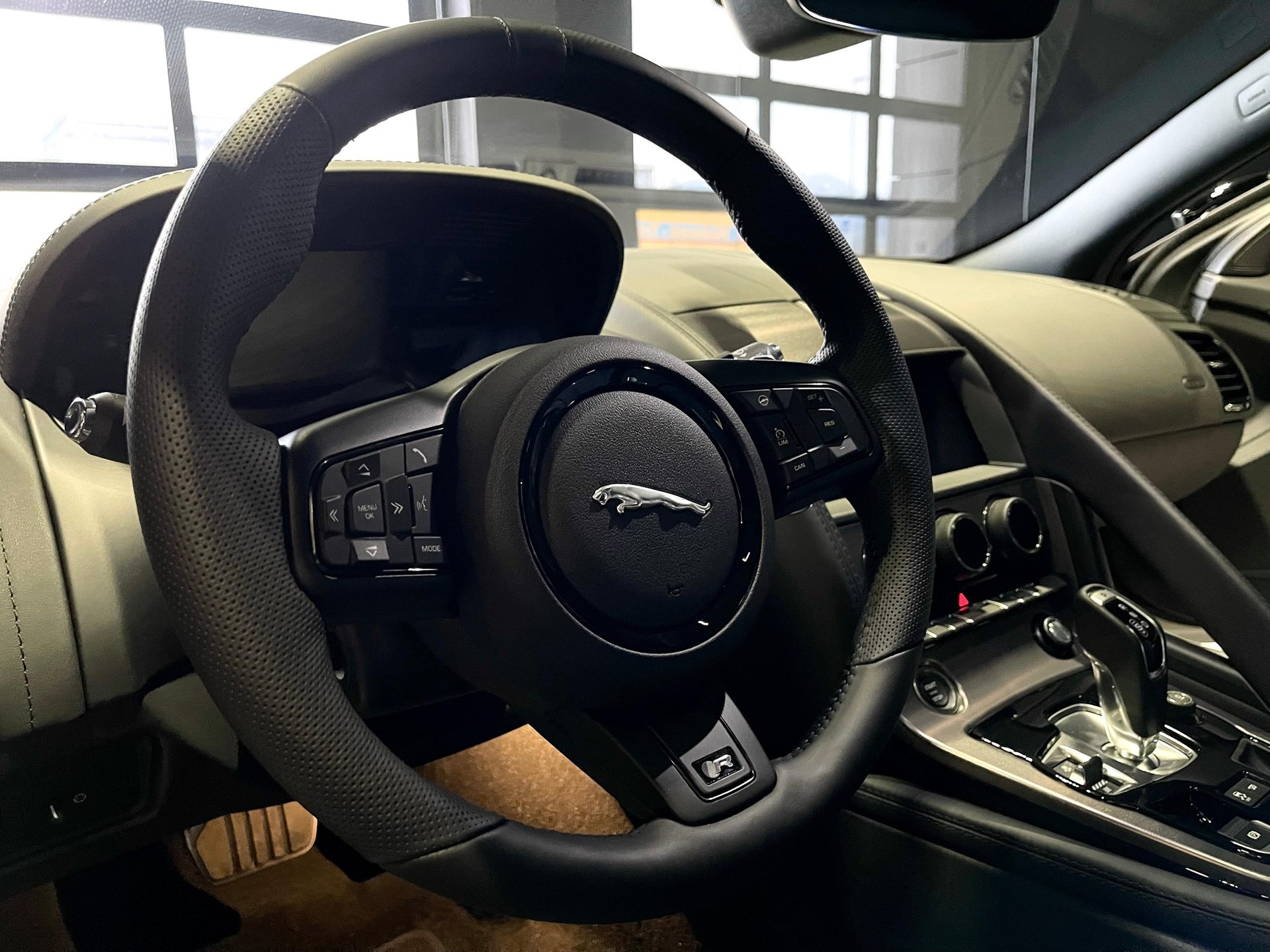 JAGUAR F-Type Coupé 5.0 V8 ZP Edition AWD // 1 of 150-showroom-element-3