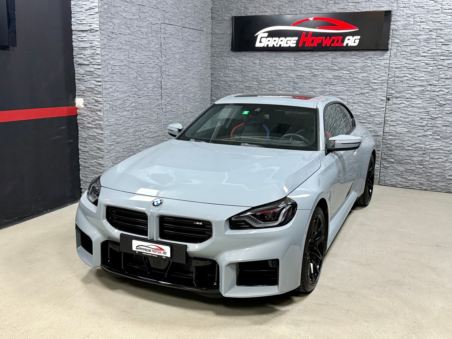 BMW M2 Steptronic-showroom-element-3