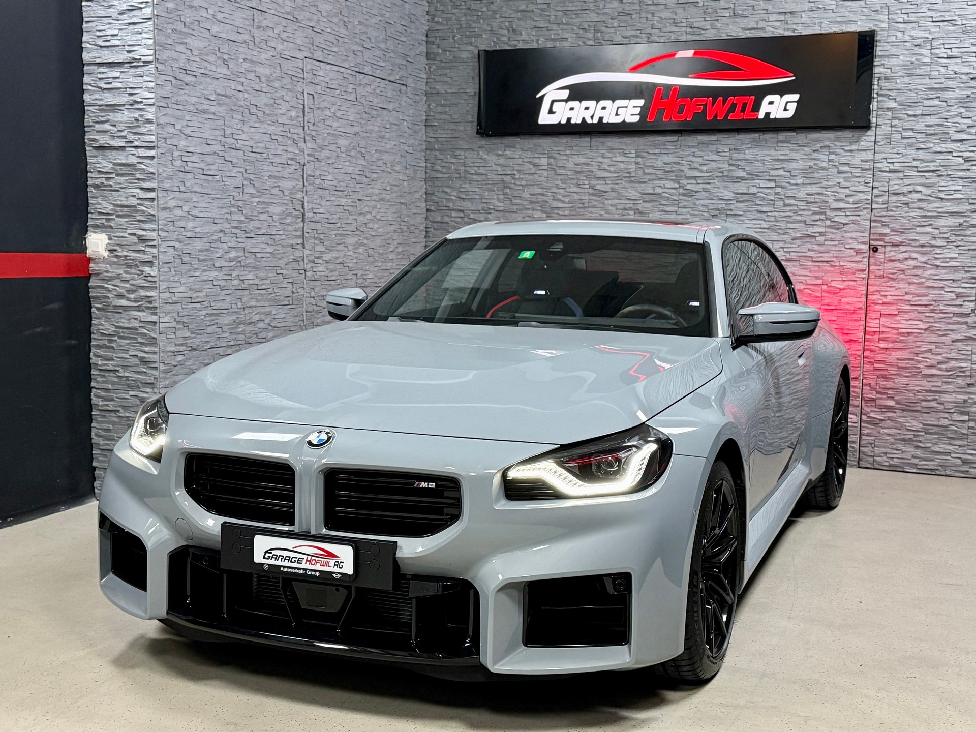 BMW M2 Steptronic-showroom-element-1