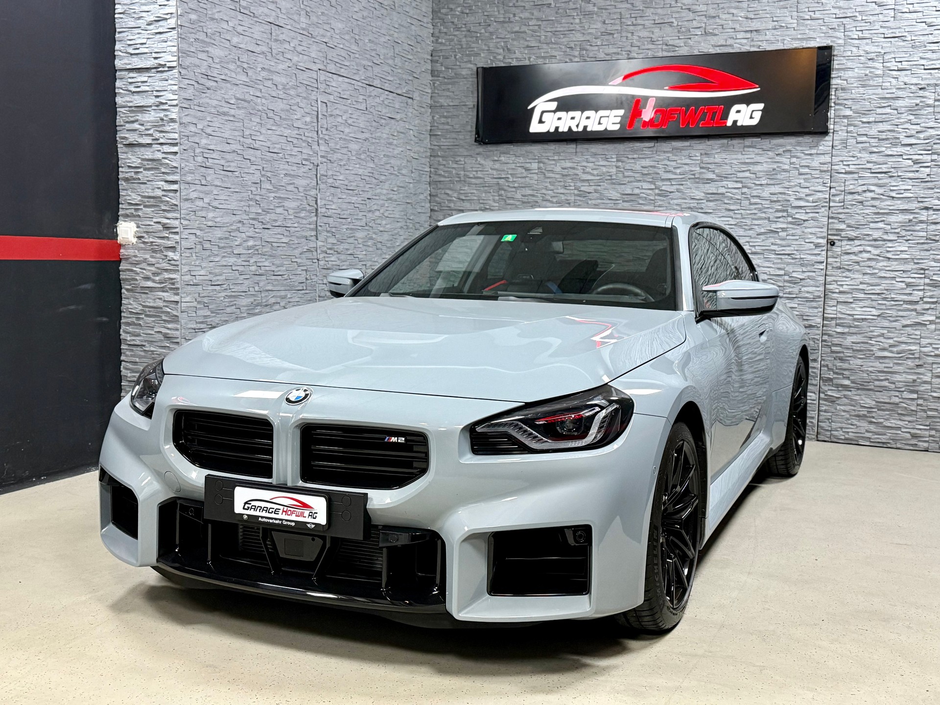 BMW M2 Steptronic-showroom-element-2