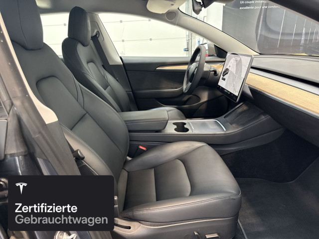 TESLA Model 3 Long Range AWD-showroom-element-2