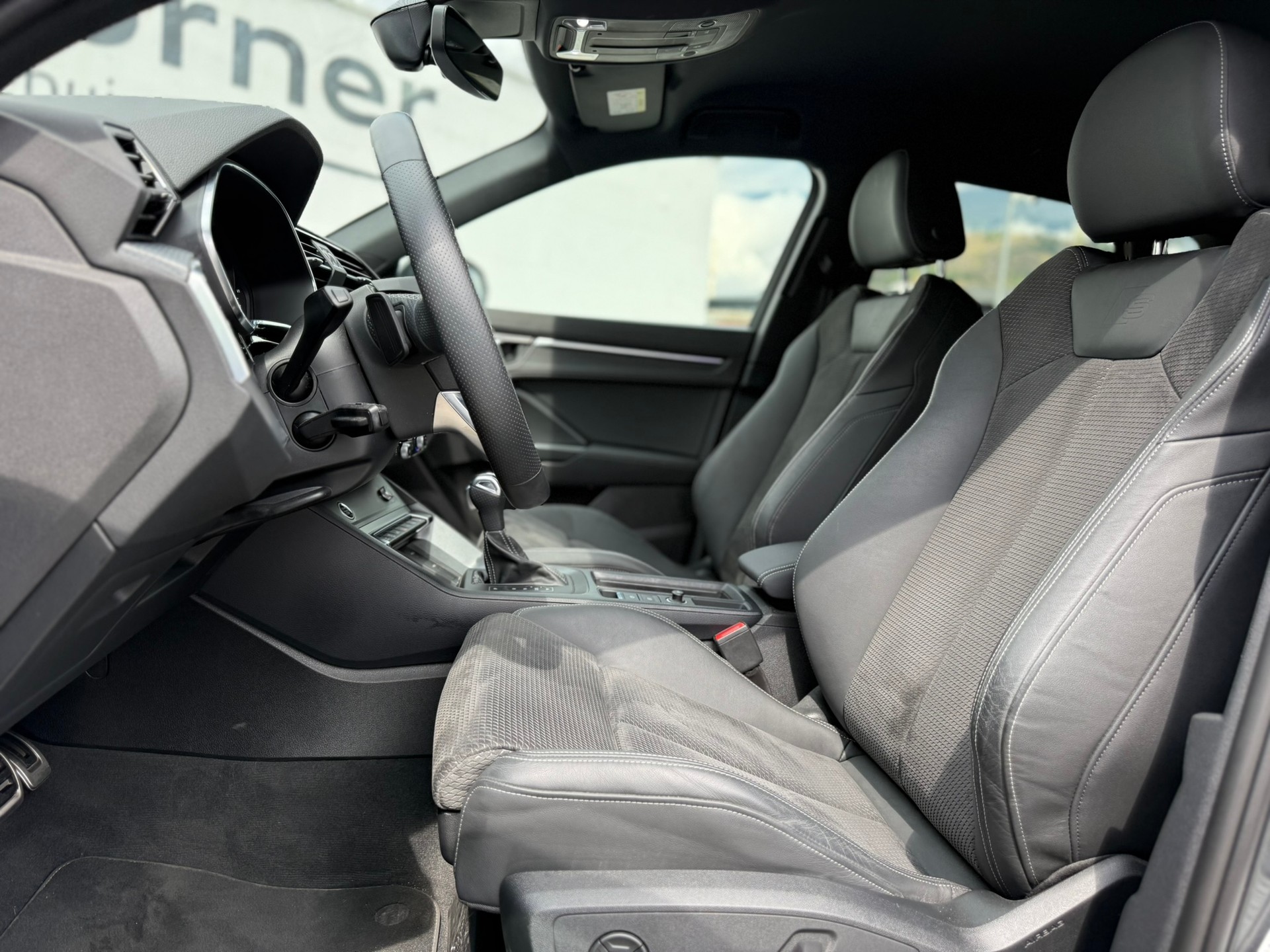 AUDI Q3 45 TFSI e S line S-tronic-image-7
