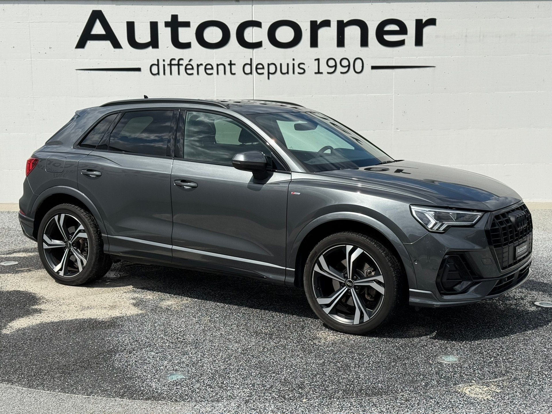 AUDI Q3 45 TFSI e S line S-tronic-image-4