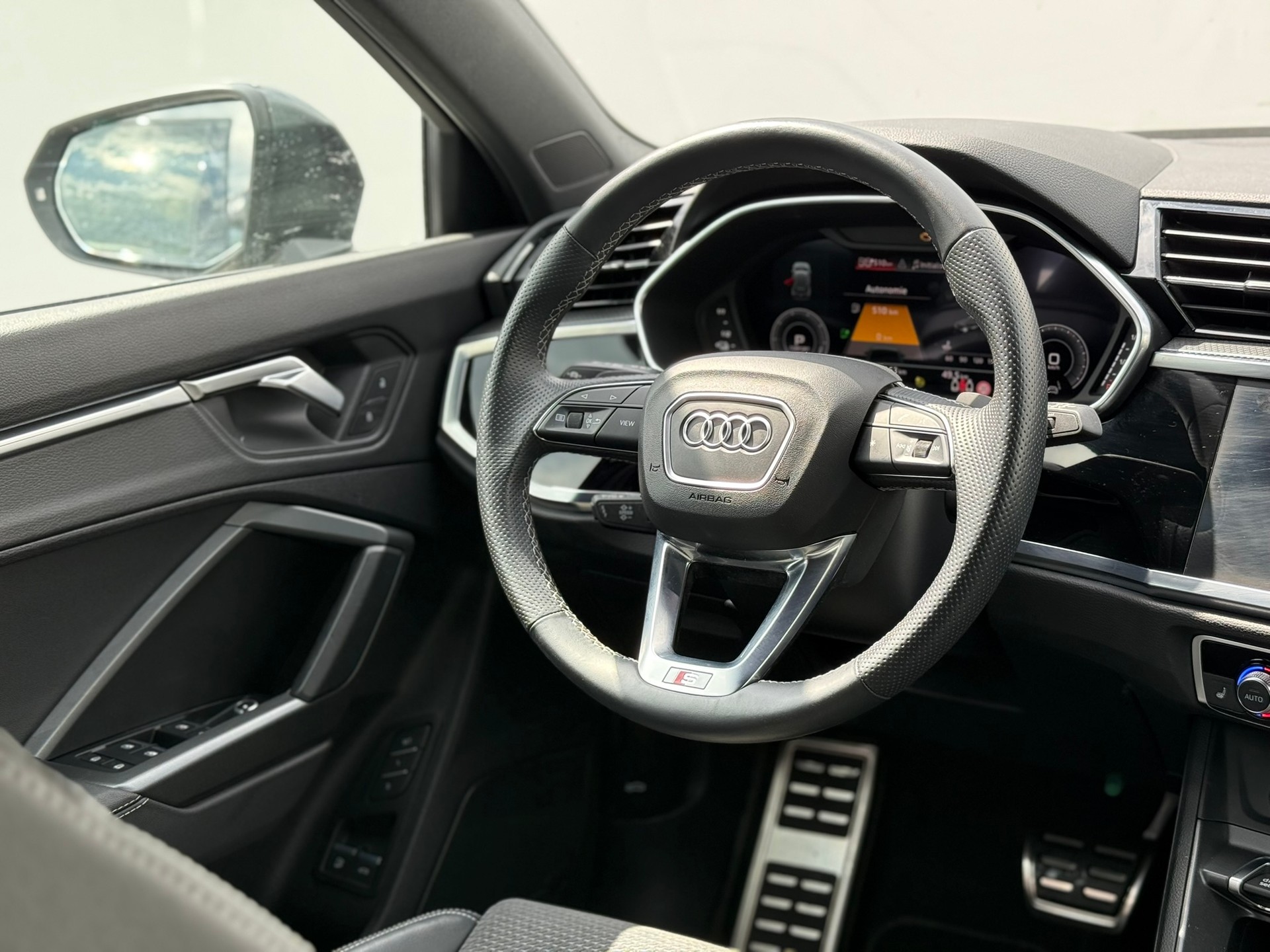 AUDI Q3 45 TFSI e S line S-tronic-image-10