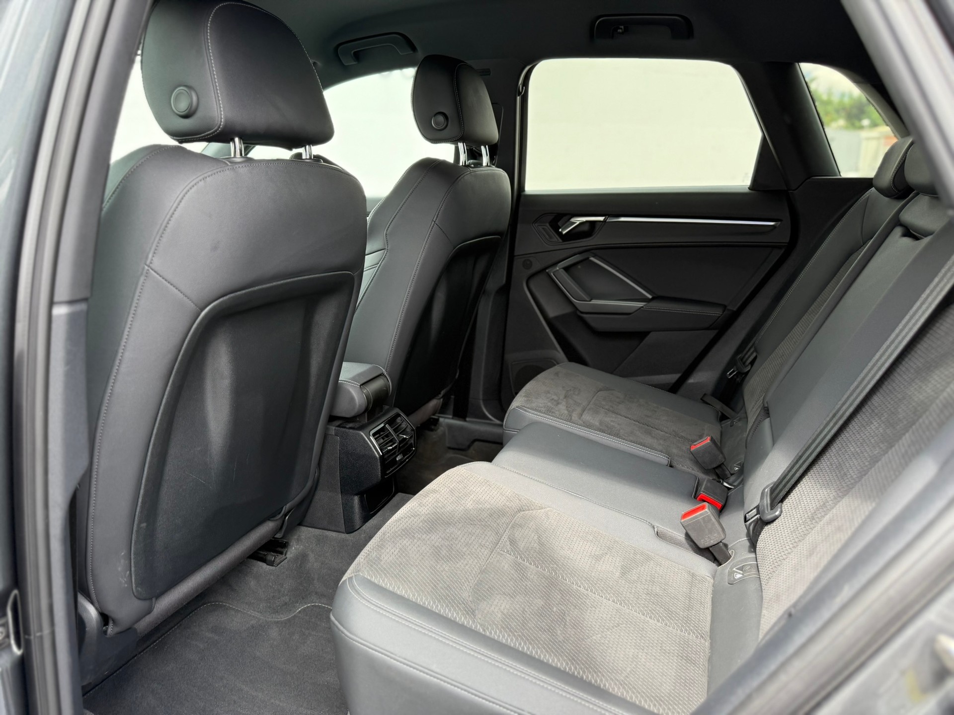 AUDI Q3 45 TFSI e S line S-tronic-image-8