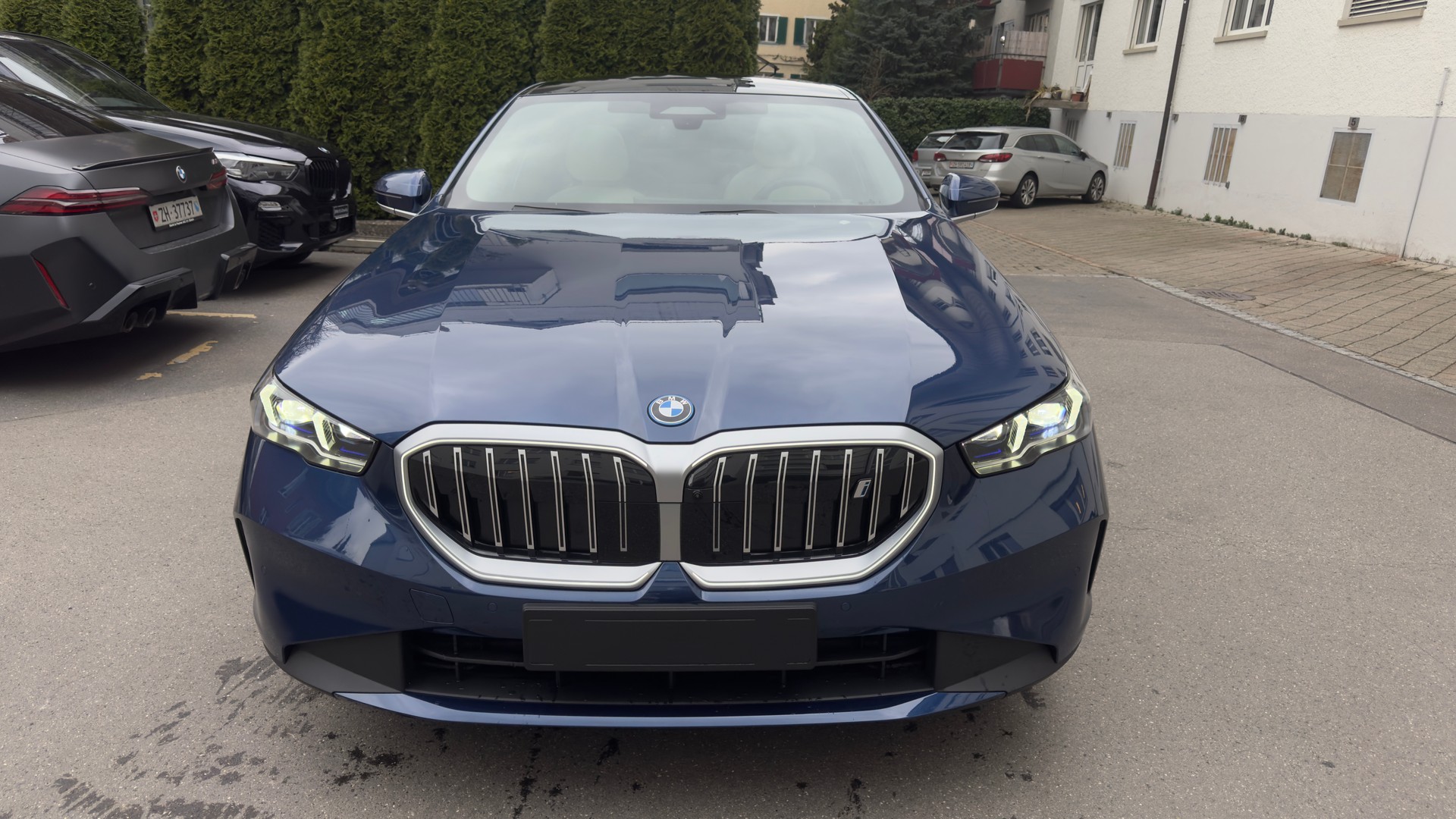 BMW i5 eDrive40-showroom-element-2