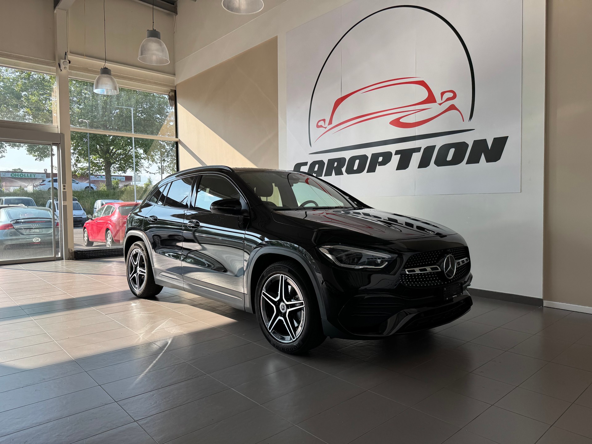 MERCEDES-BENZ GLA 200 AMG Line 7G-DCT-showroom-element-2