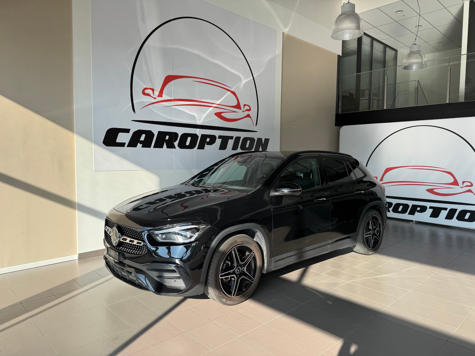 MERCEDES-BENZ GLA 200 AMG Line 7G-DCT-showroom-element-3