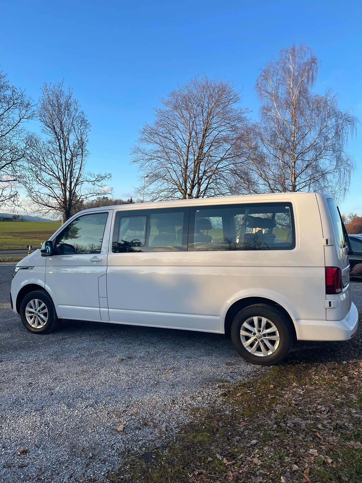 VW T6.1 Caravelle 2.0 TDI Trendline Liberty DSG LWB-image-2