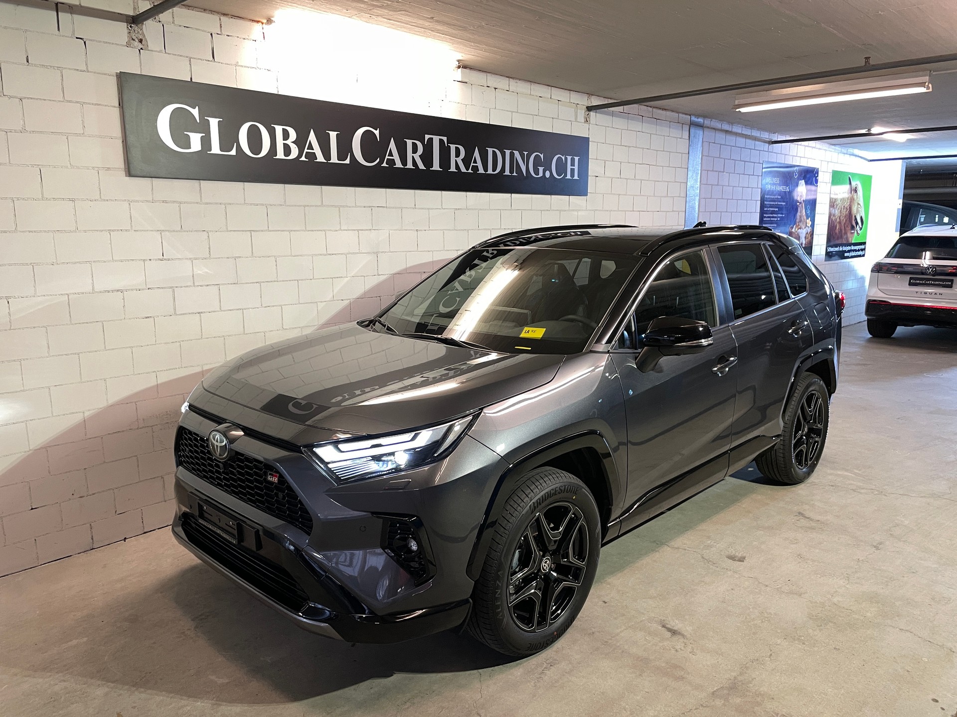 TOYOTA RAV-4 2.5 HSD GR Sport e-CVT 4WD mit Panoramadach und AHK