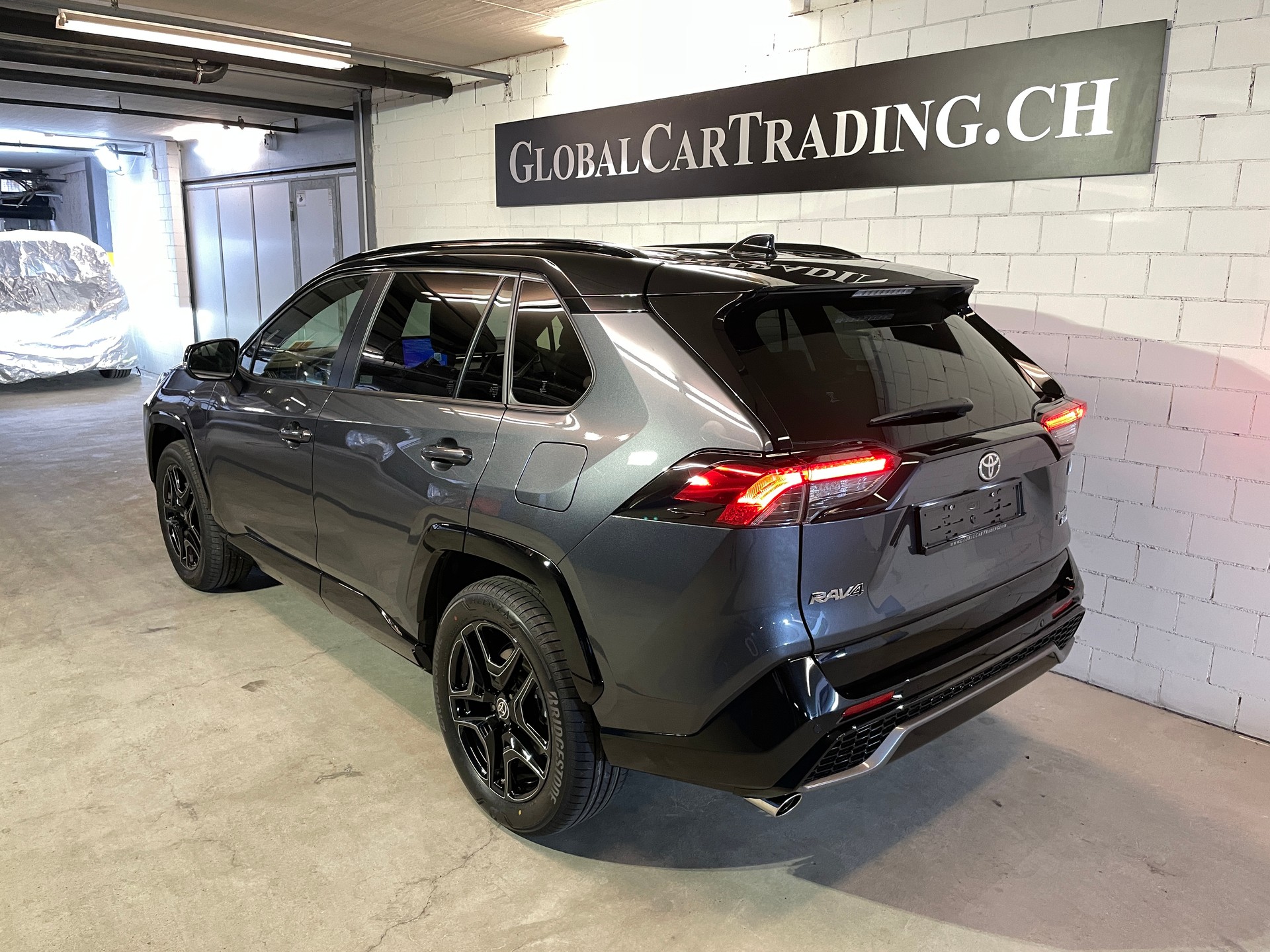 TOYOTA RAV-4 2.5 HSD GR Sport e-CVT 4WD mit Panoramadach und AHK-showroom-element-3