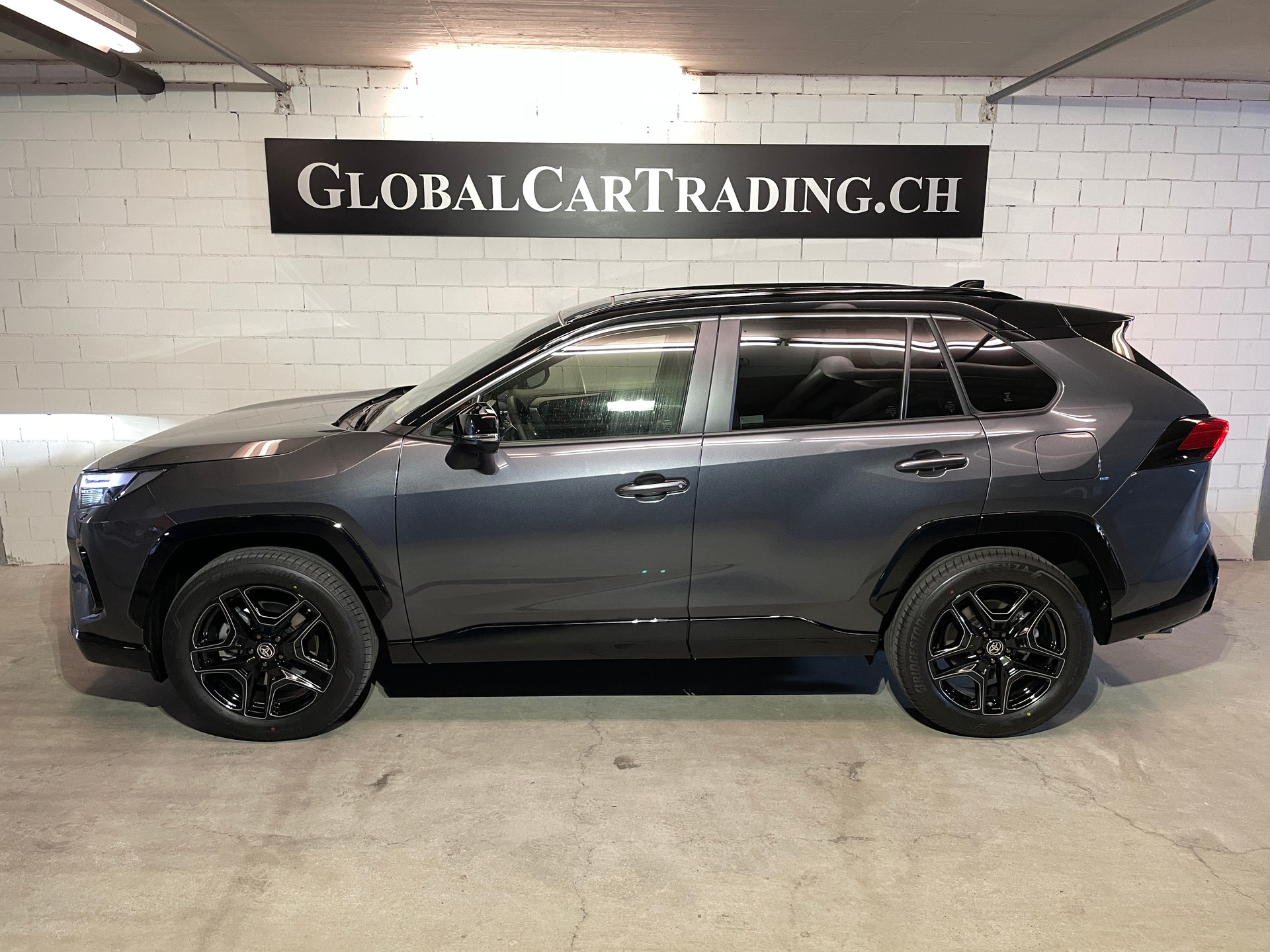 TOYOTA RAV-4 2.5 HSD GR Sport e-CVT 4WD mit Panoramadach und AHK-showroom-element-2
