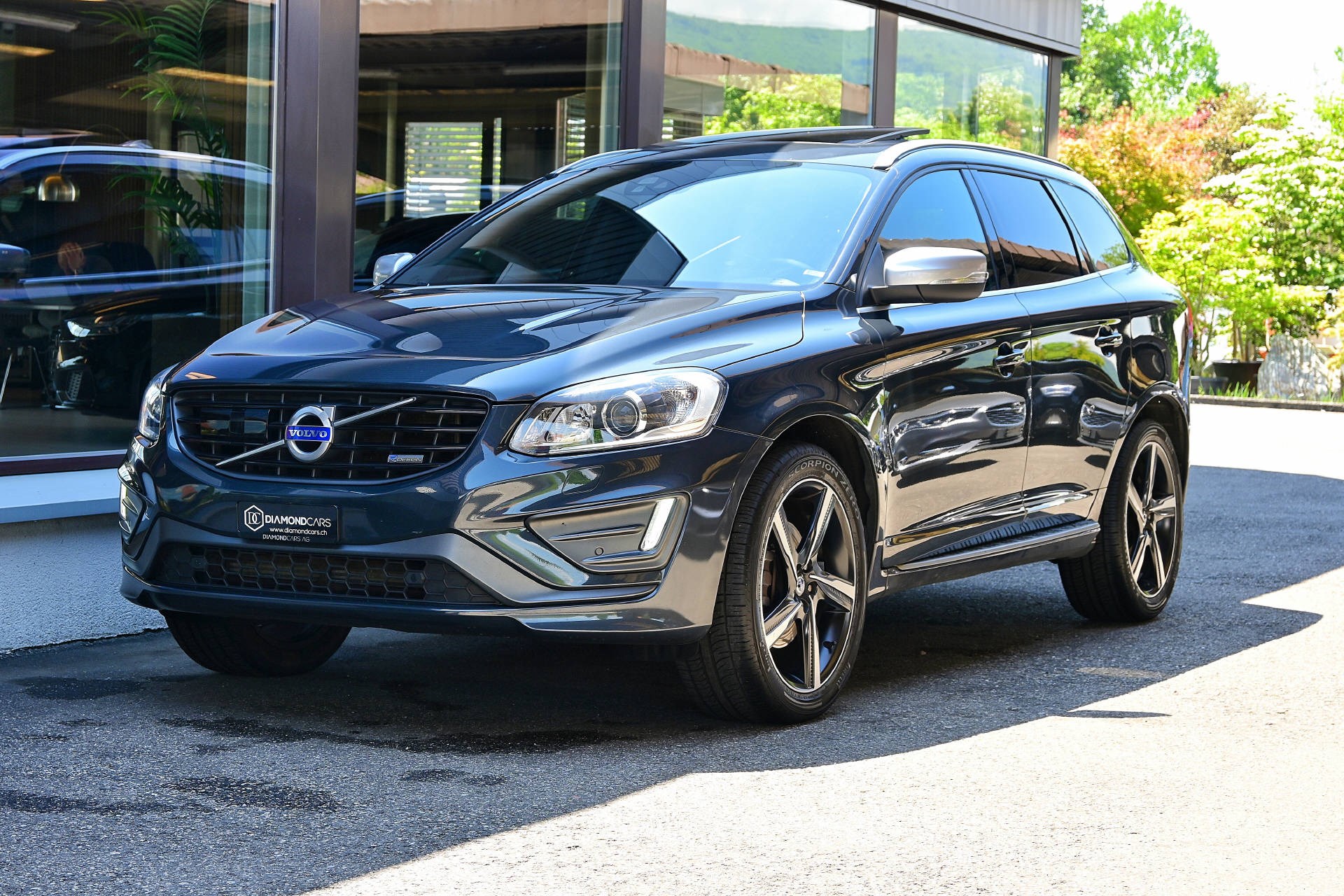 VOLVO XC60 2.4 D5 Summum R-Design AWD