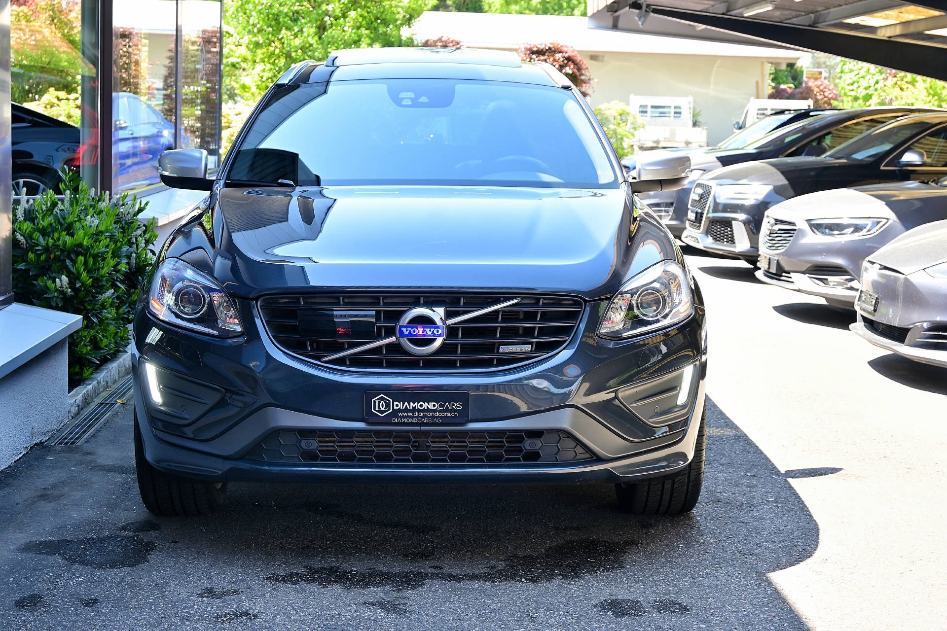 VOLVO XC60 2.4 D5 Summum R-Design AWD-showroom-element-1