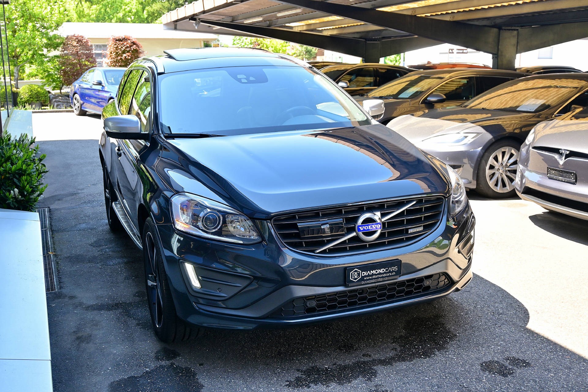 VOLVO XC60 2.4 D5 Summum R-Design AWD-showroom-element-2