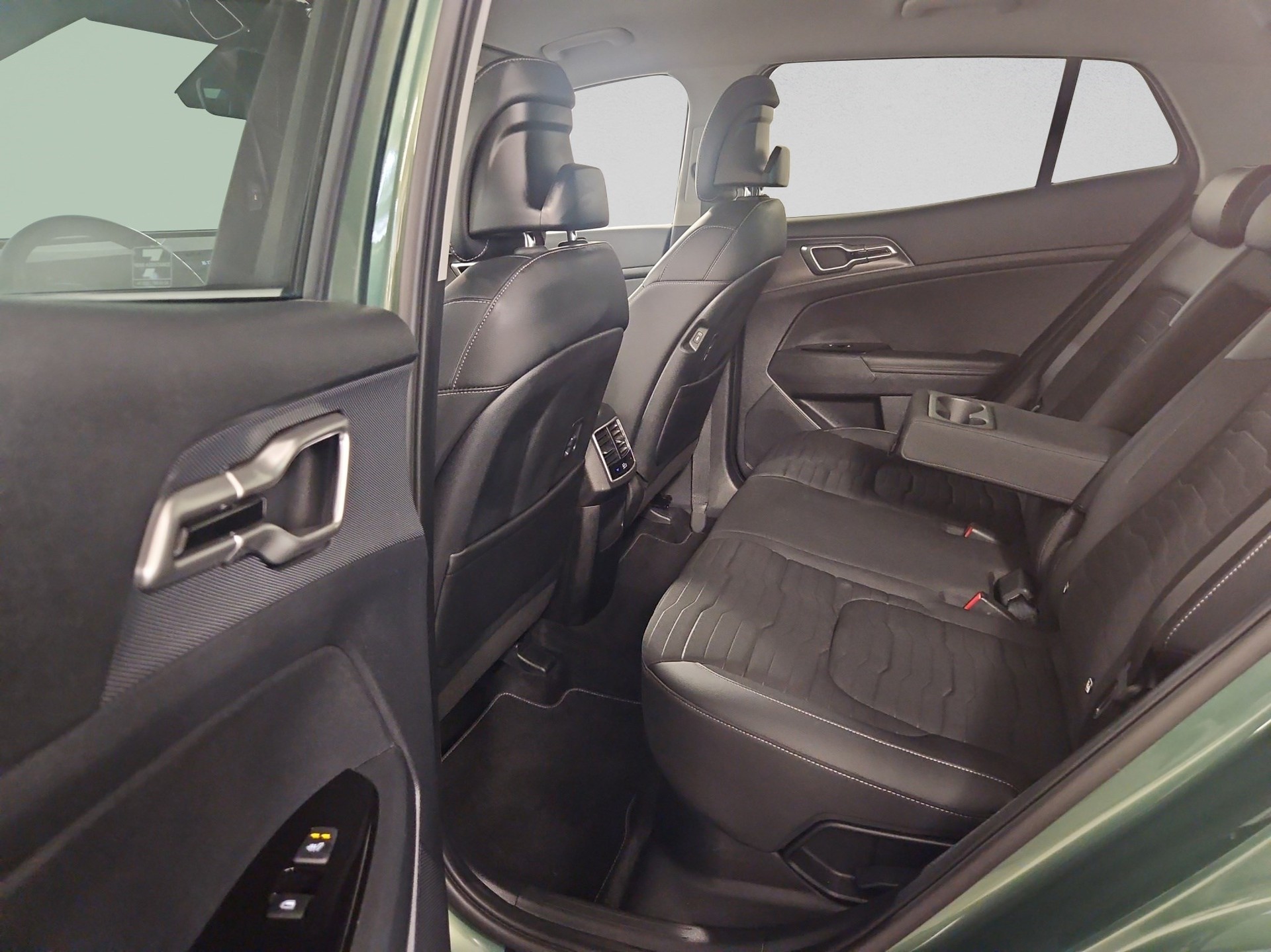 KIA Sportage 1.6T-GDi HEV Style 4x4 A-image-14