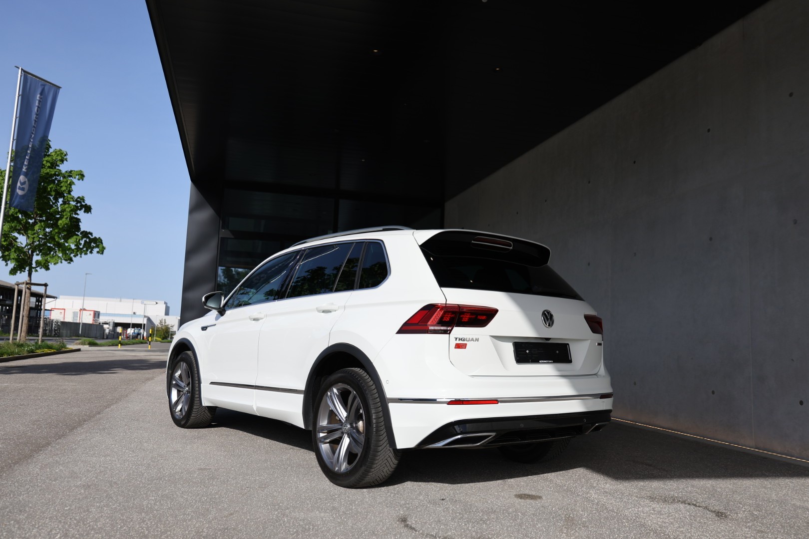 VW Tiguan 2.0 TDI SCR Highline 4Motion DSG-image-2