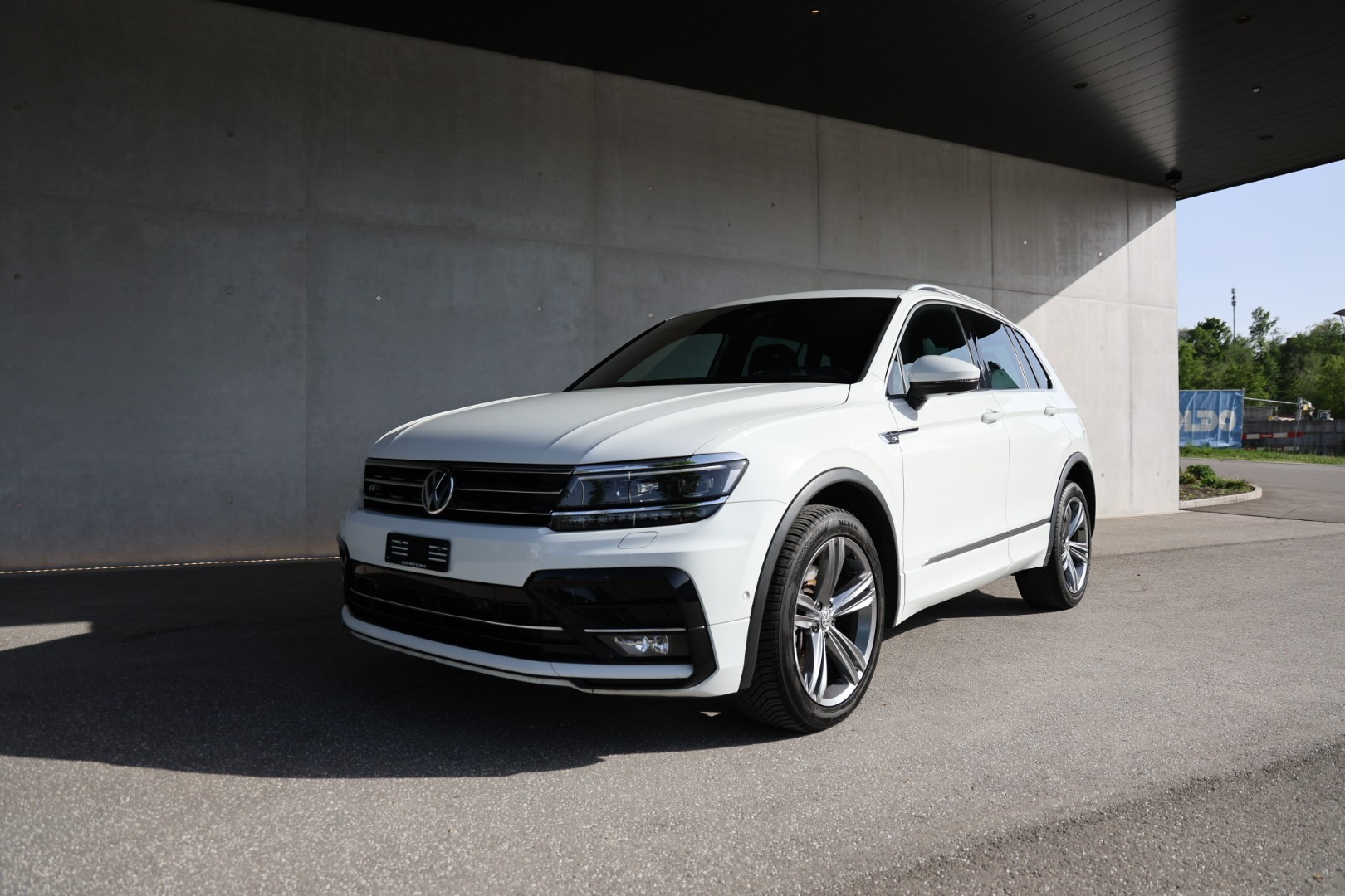 VW Tiguan 2.0 TDI SCR Highline 4Motion DSG-image-0