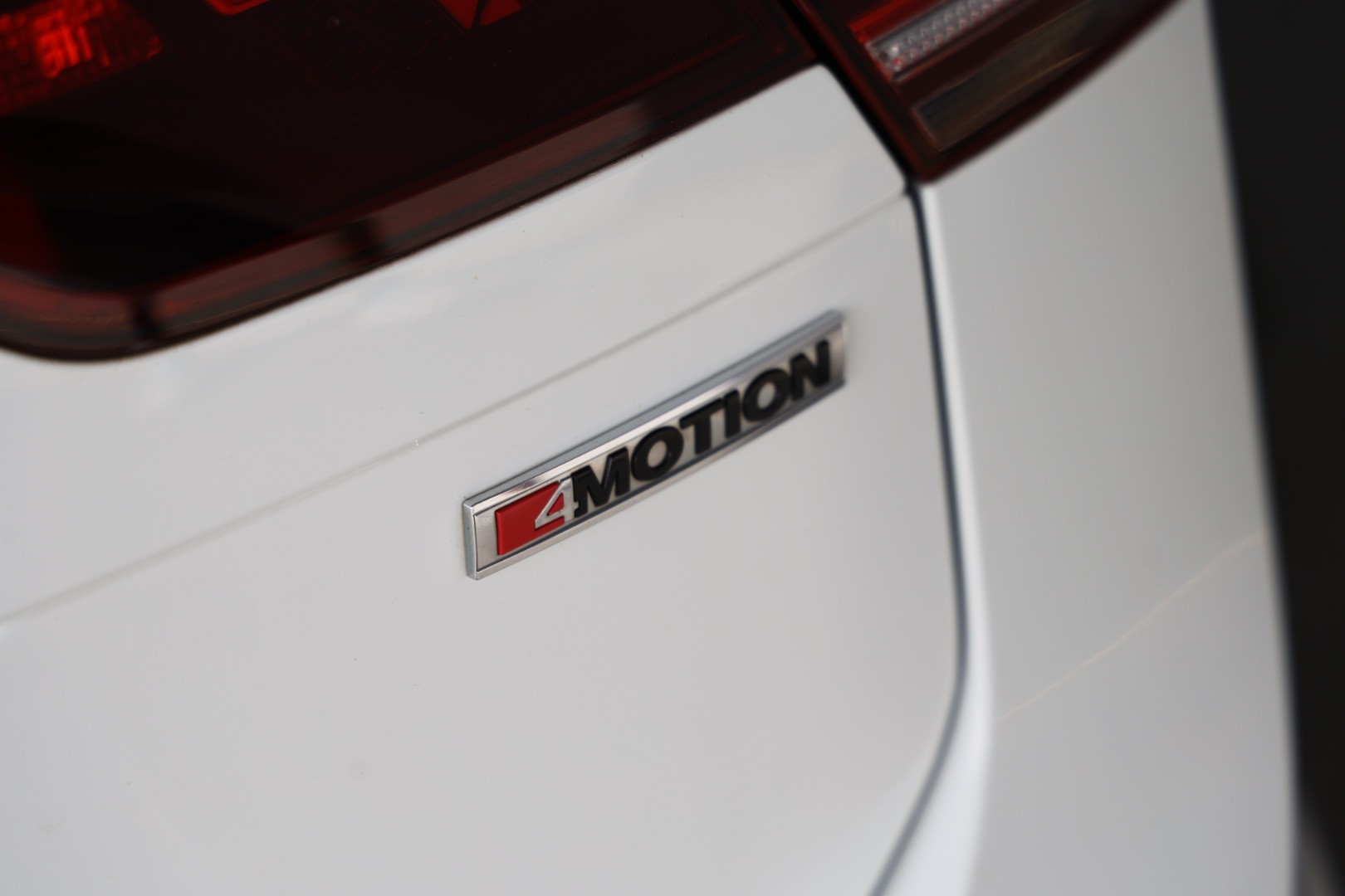 VW Tiguan 2.0 TDI SCR Highline 4Motion DSG-image-3