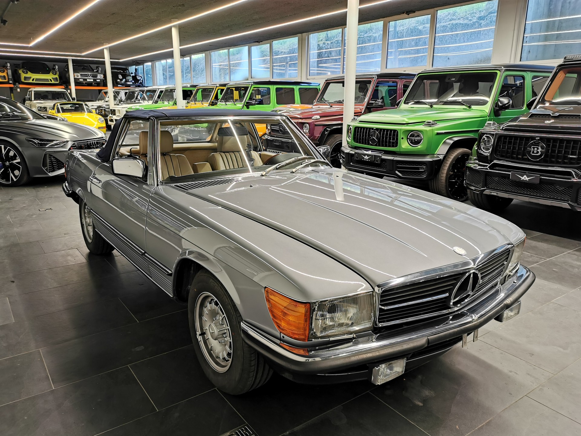 MERCEDES-BENZ SL 280 R107 SILBERBLAU MÉT. /BEIGE LEDER V6 OLDTIMER 107 CABRIOLET 280 SL 185 PS NUR 39'500 KM KLIMA-image-7