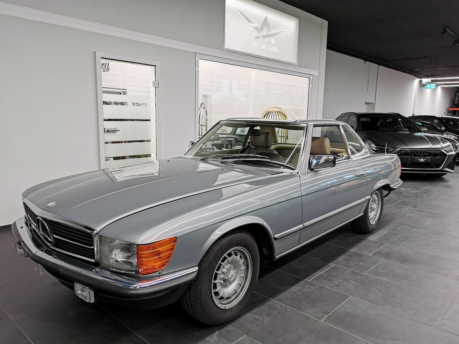 MERCEDES-BENZ SL 280 R107 SILBERBLAU MÉT. /BEIGE LEDER V6 OLDTIMER 107 CABRIOLET 280 SL 185 PS NUR 39'500 KM KLIMA-image-13