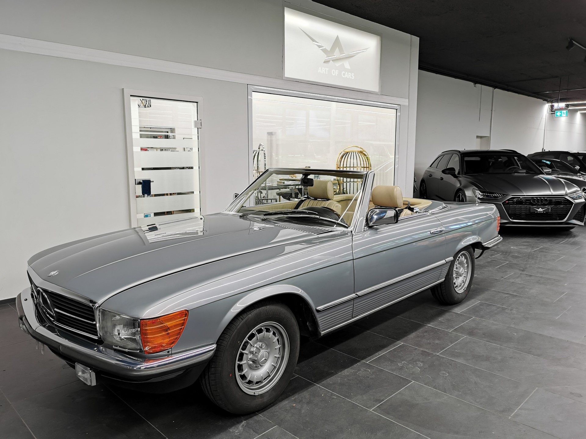 MERCEDES-BENZ SL 280 R107 SILBERBLAU MÉT. /BEIGE LEDER V6 OLDTIMER 107 CABRIOLET 280 SL 185 PS NUR 39'500 KM KLIMA-image-2