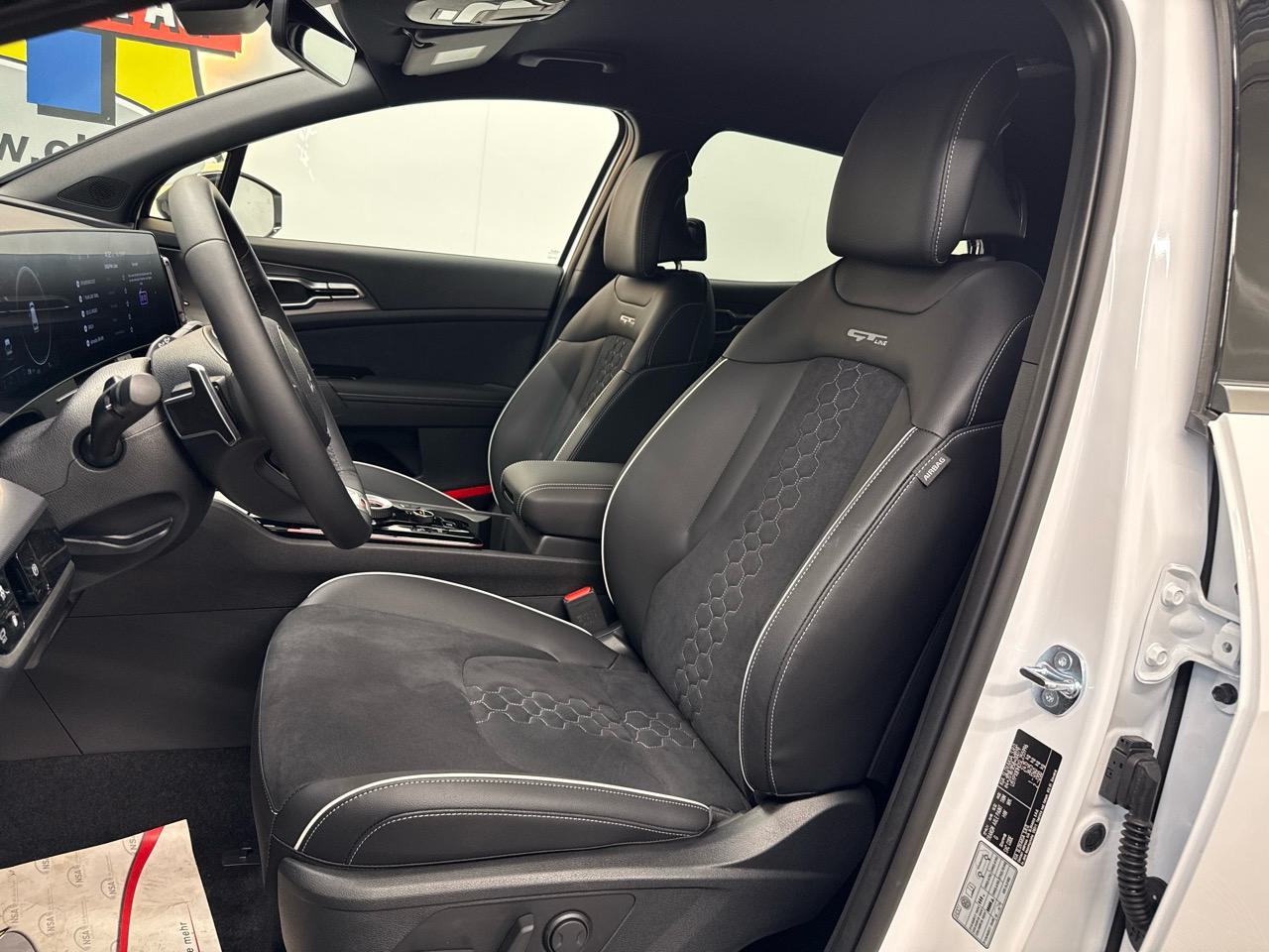 KIA Sportage 1.6T-GDi PHEV GT-Line 4x4 A-showroom-element-3