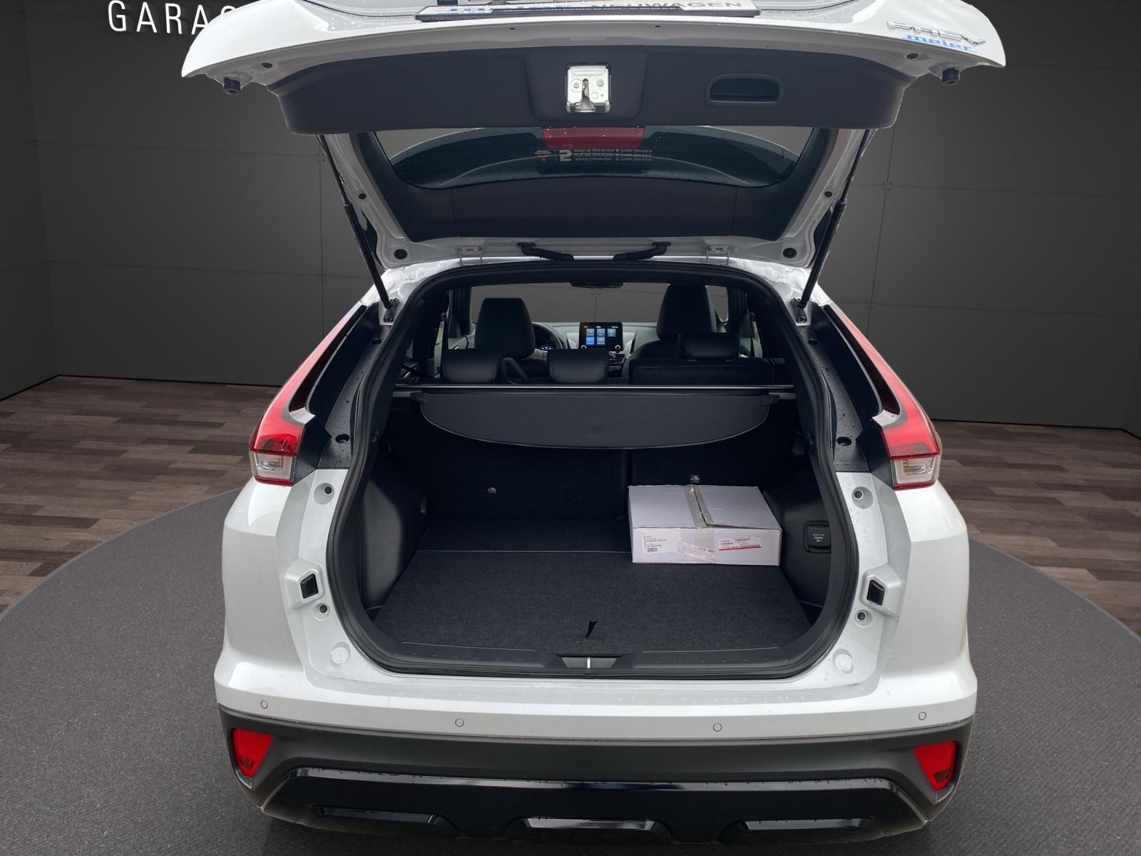 MITSUBISHI Eclipse Cross 2.4 PHEV Blackline 4x4-image-15