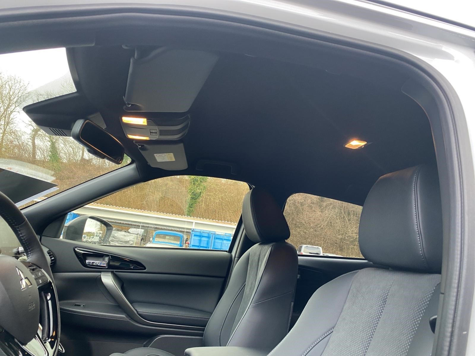 MITSUBISHI Eclipse Cross 2.4 PHEV Blackline 4x4-image-18