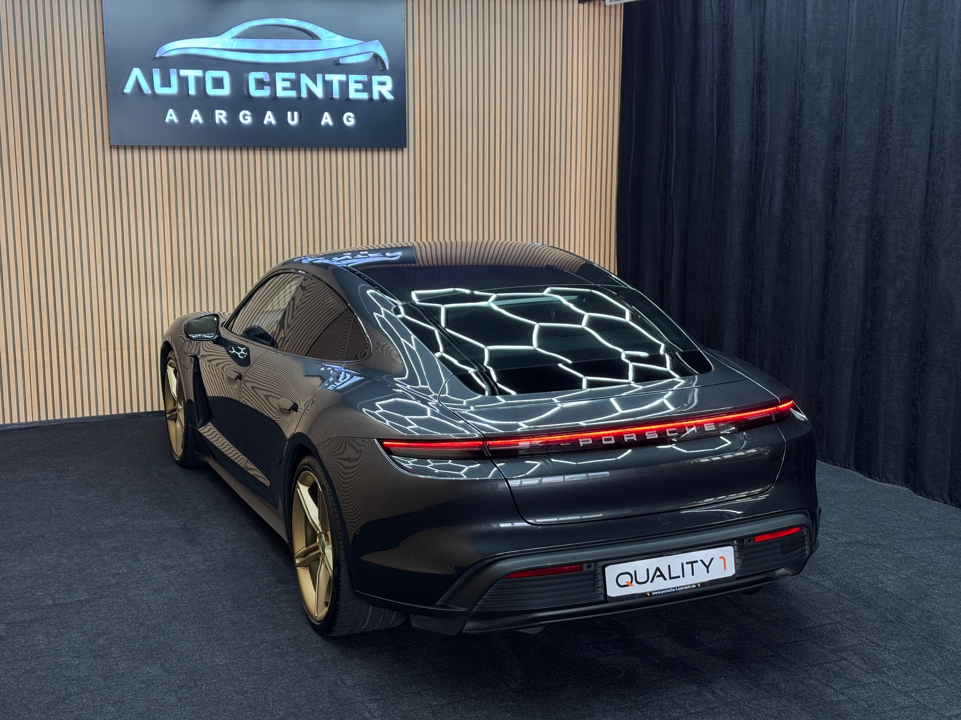 PORSCHE Taycan 4S Performance Batterie *Leasing ab CHF 479.-/ Monat*-showroom-element-2