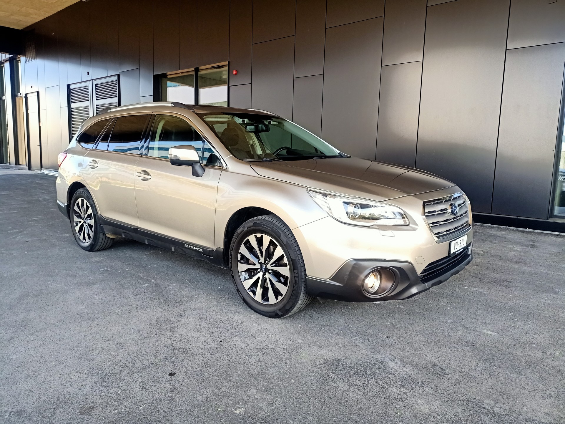 SUBARU Outback 2.5i Luxury AWD Lineartronic-image-1