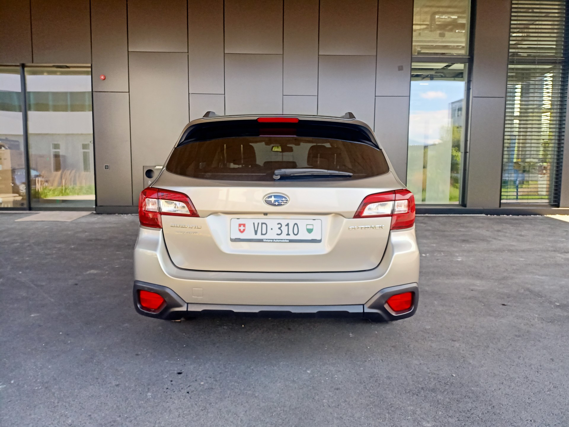 SUBARU Outback 2.5i Luxury AWD Lineartronic-image-6