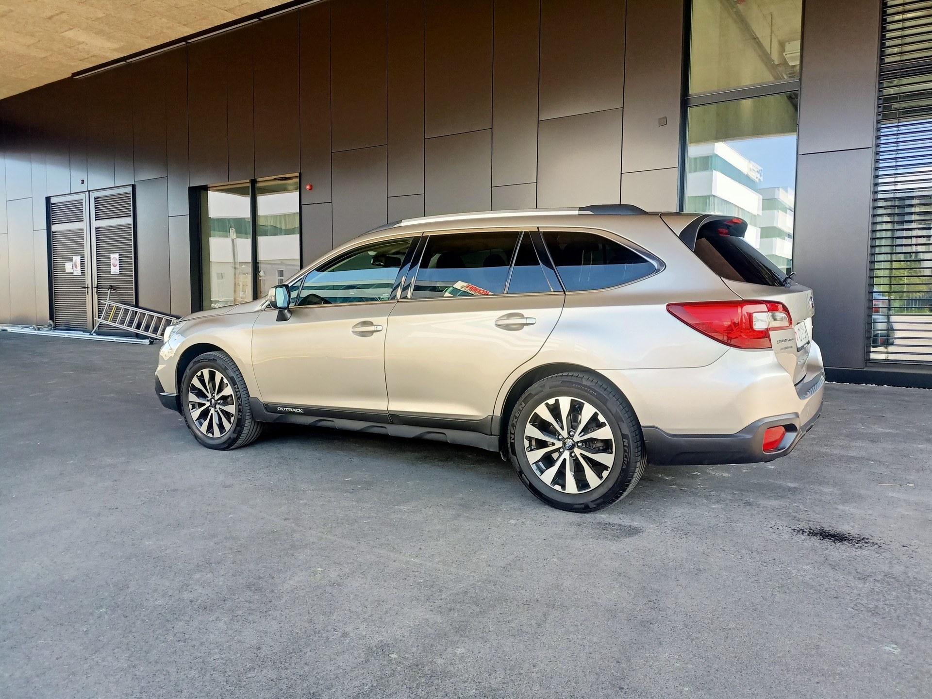 SUBARU Outback 2.5i Luxury AWD Lineartronic-image-4