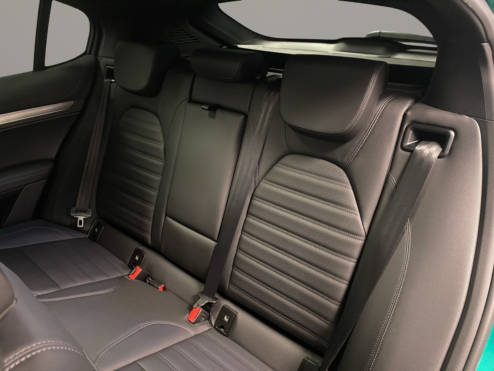 ALFA ROMEO STELVIO 2.0 Q4 280 Veloce Premium Sky-image-10