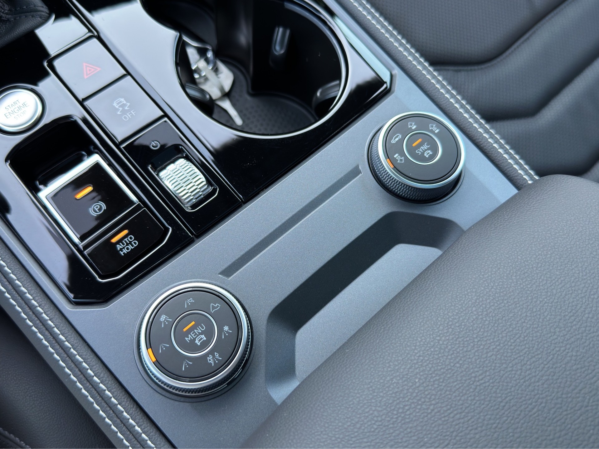 VW Touareg 3.0TSIe Hybrid Elegance FACELIFT Aut.-image-23