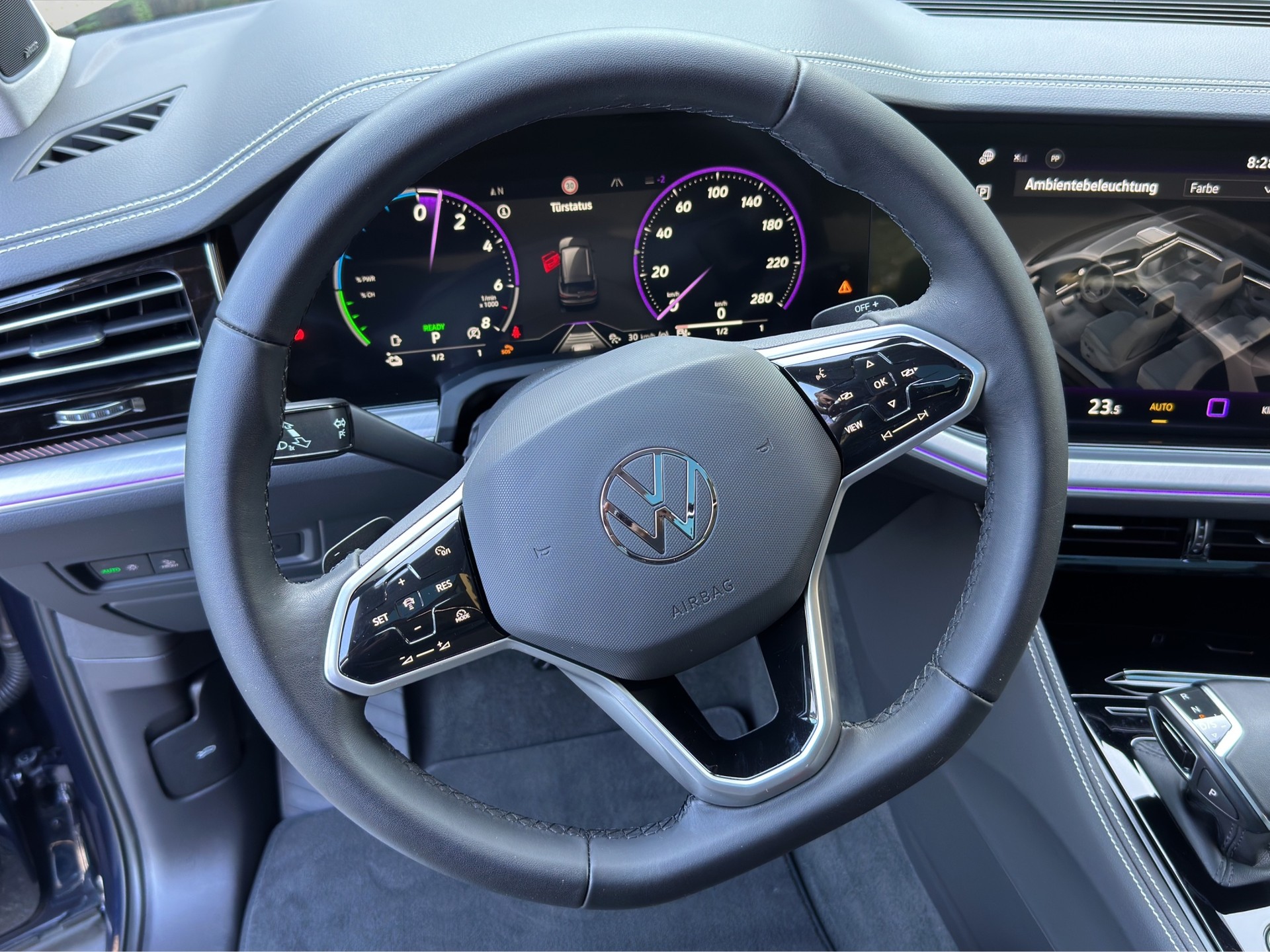 VW Touareg 3.0TSIe Hybrid Elegance FACELIFT Aut.-image-17
