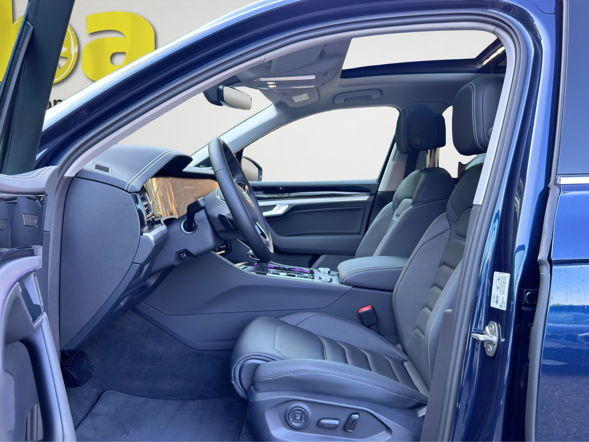 VW Touareg 3.0TSIe Hybrid Elegance FACELIFT Aut.-image-11