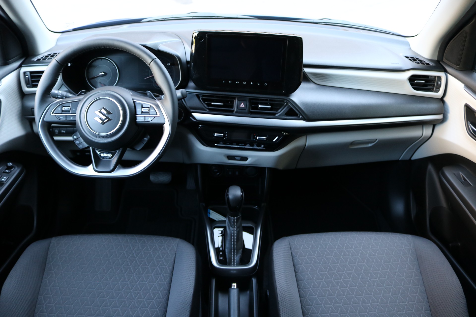 SUZUKI Swift 1.2i Tradizio Top Hybrid-showroom-element-3