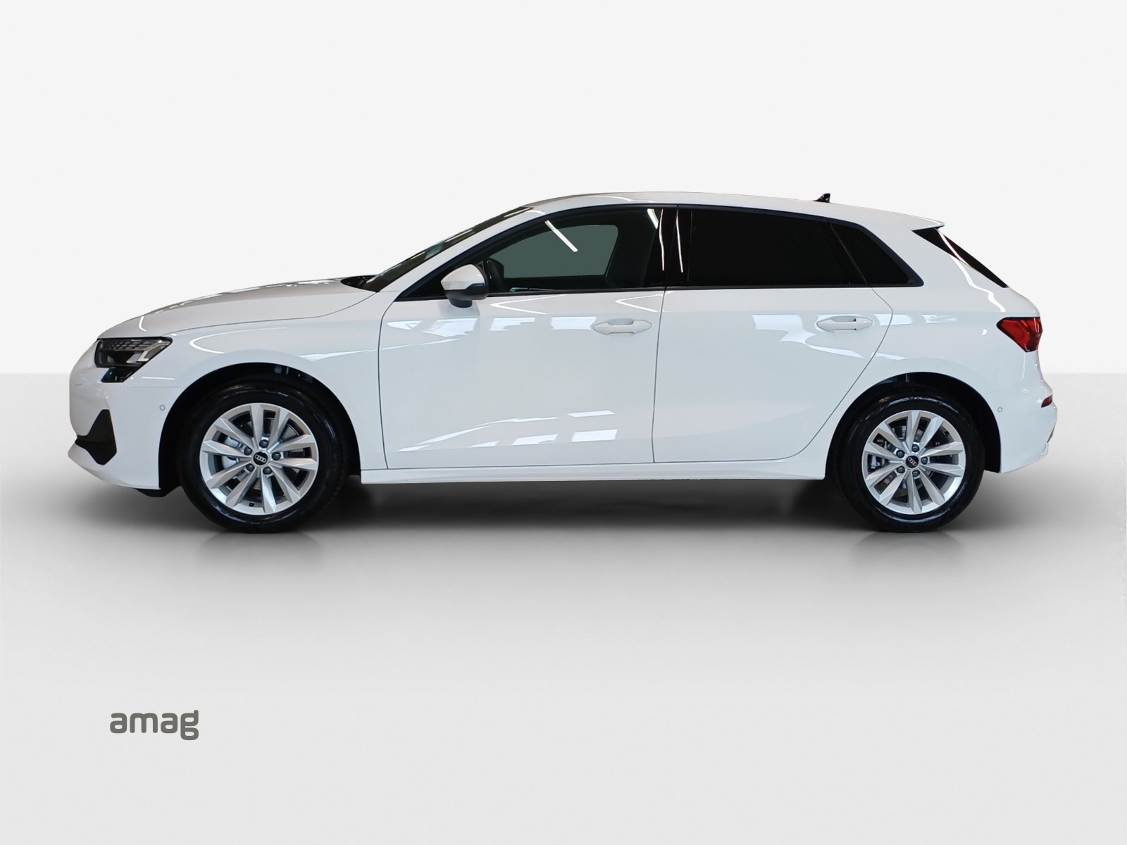 AUDI A3 Sportback 35 TFSI Attraction-image-1