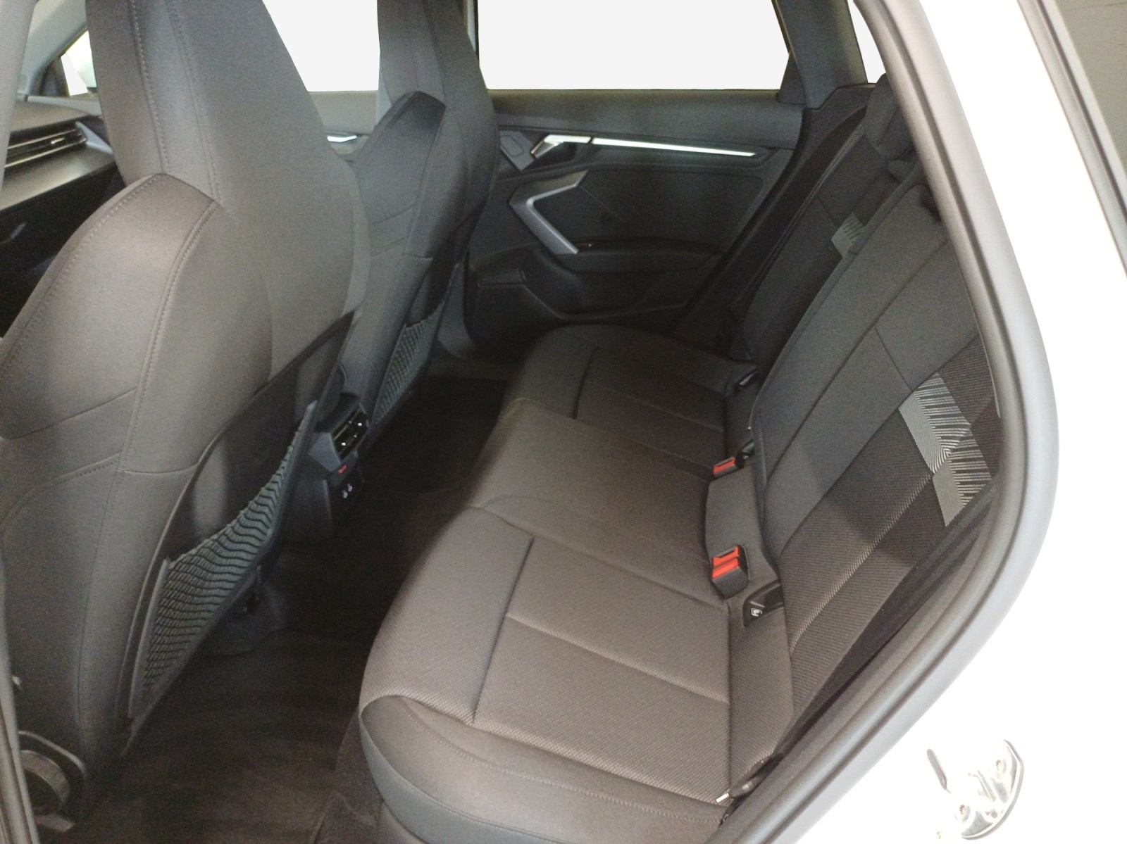 AUDI A3 Sportback 35 TFSI Attraction-image-11