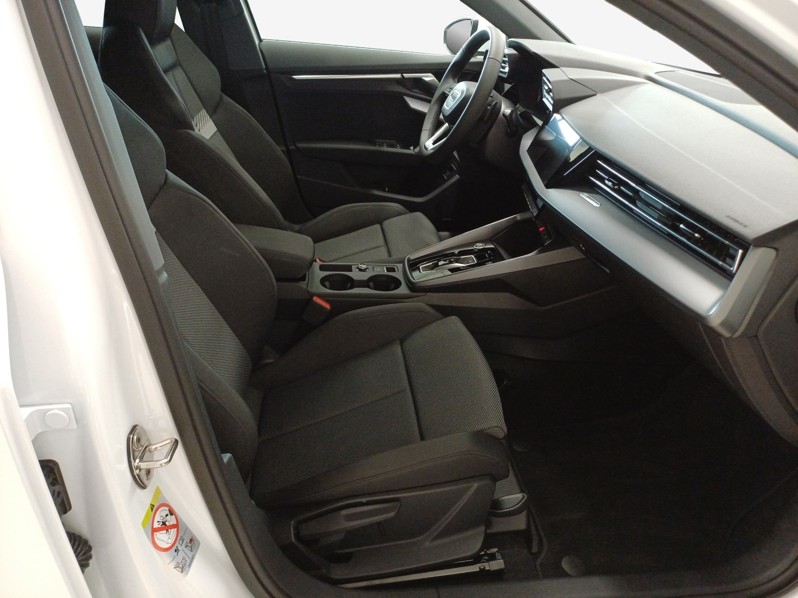 AUDI A3 Sportback 35 TFSI Attraction-image-15