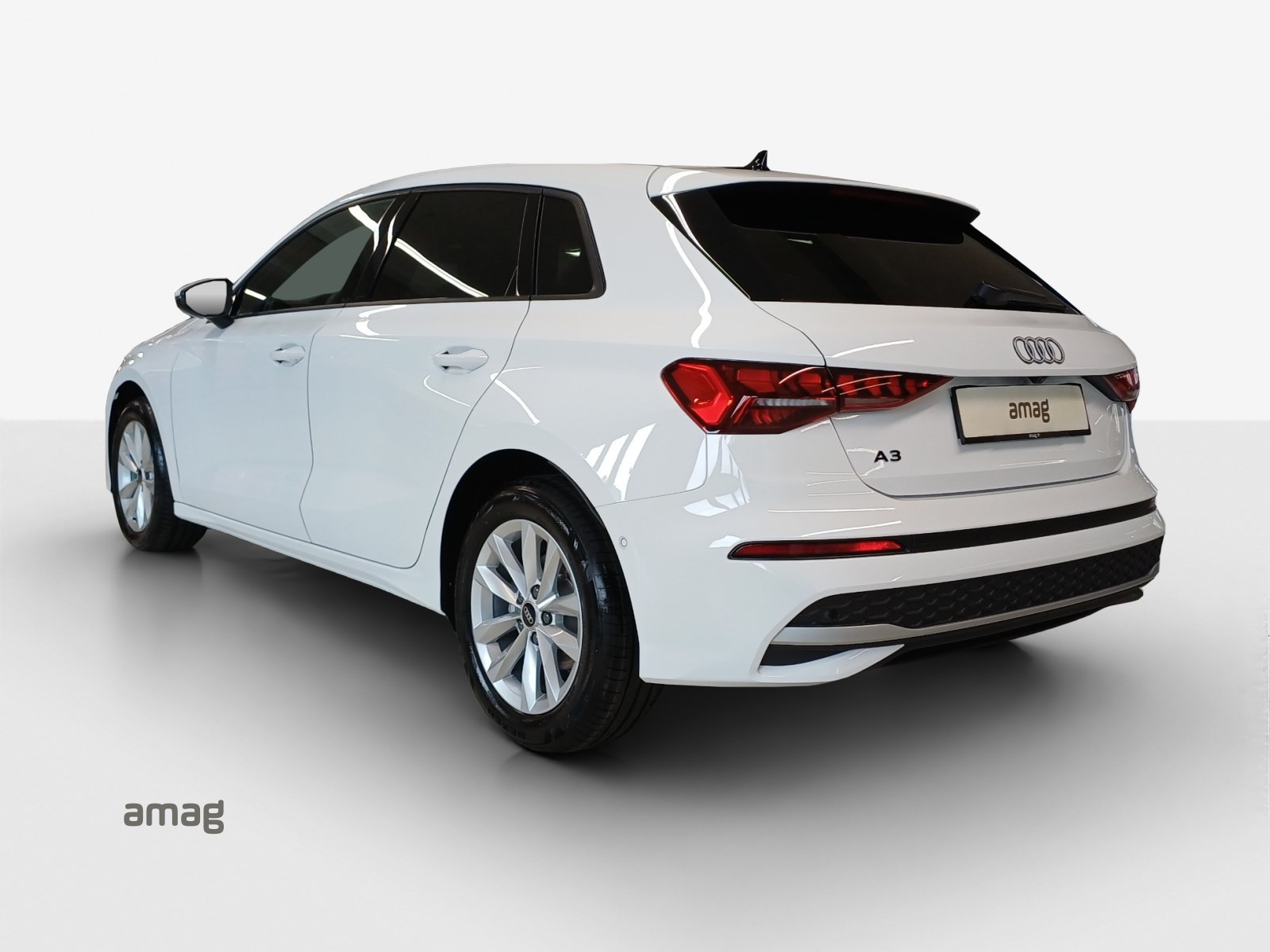 AUDI A3 Sportback 35 TFSI Attraction-image-2