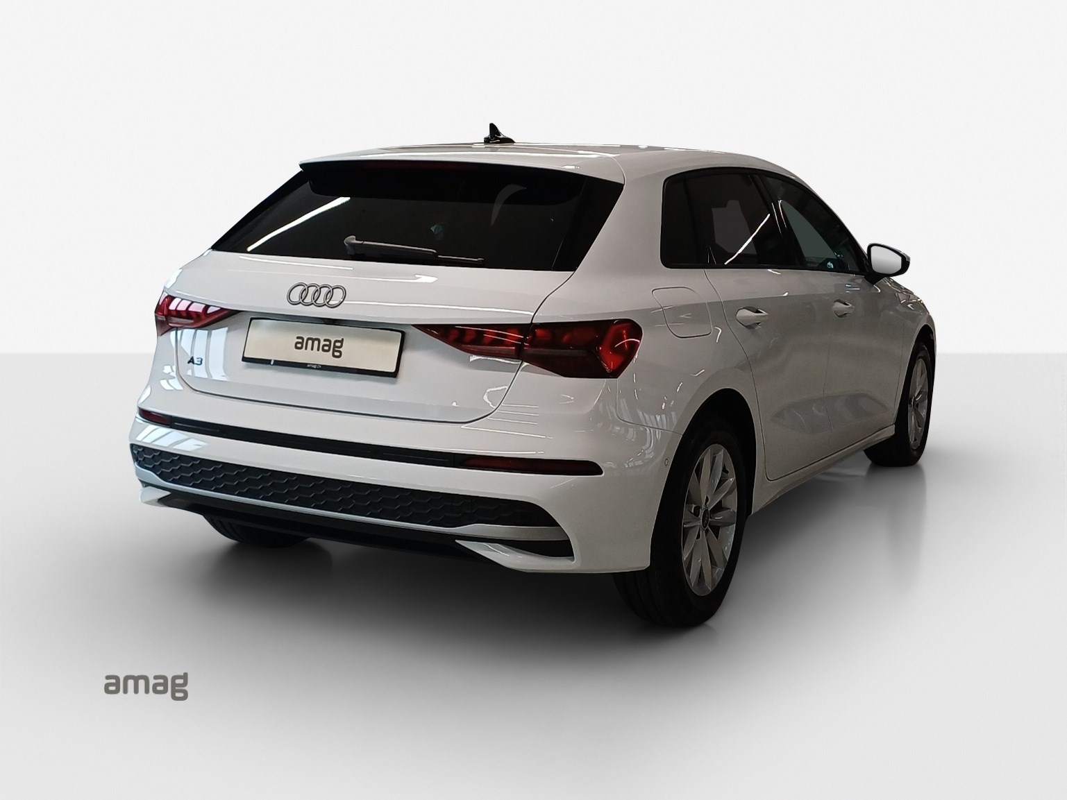 AUDI A3 Sportback 35 TFSI Attraction-image-4